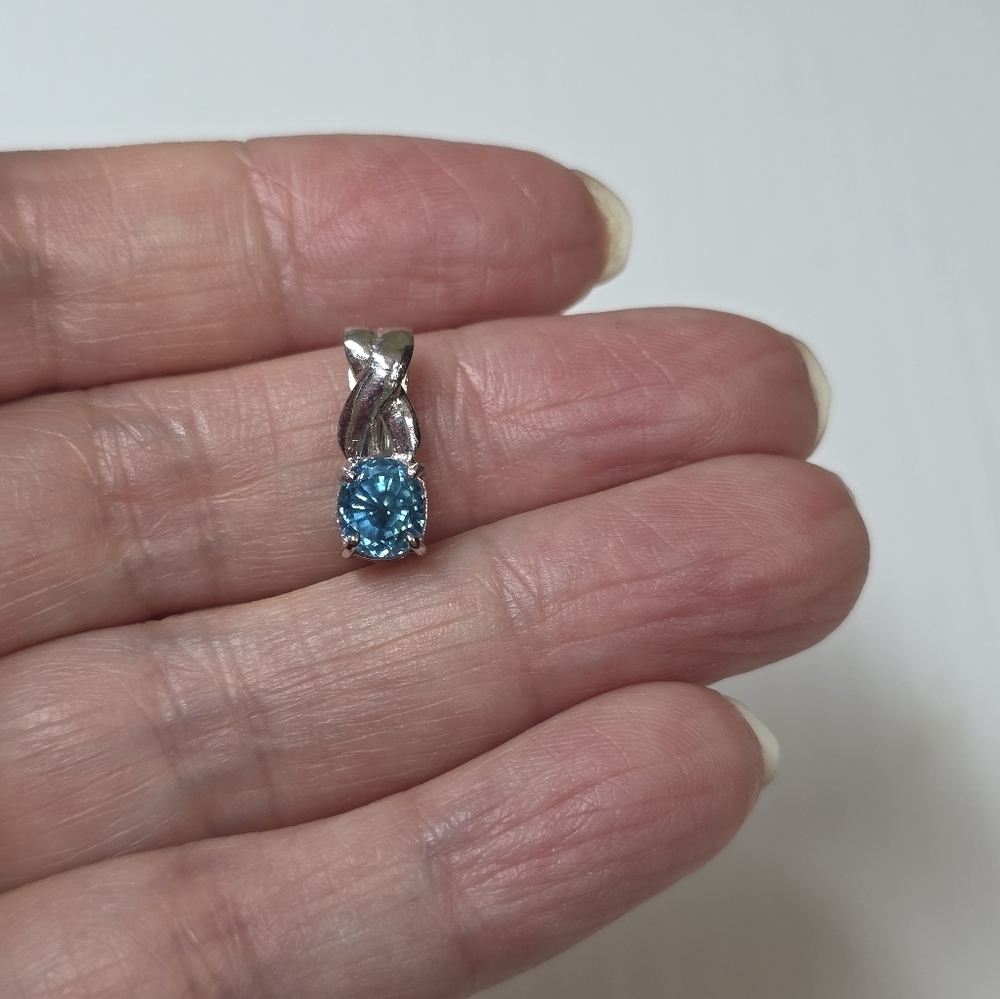 vintage blue gemstone sterling silver 925 Dainty Delicate pendant